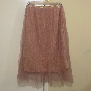 This beautiful four layered skirt has the most smooth material ever.